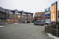Café & Hotel am Holzhafen - Parkplatz