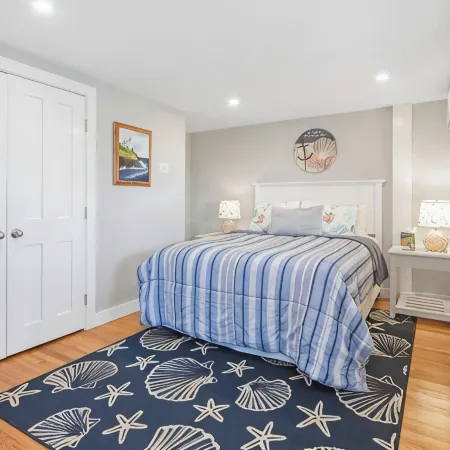 DIRECT OCEANFRONT YEAR ROUND!!! PRIVATE BEACH 2bedrm/2bath sleeps 6 park/4 cars