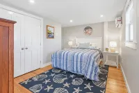 DIRECT OCEANFRONT YEAR ROUND!!! PRIVATE BEACH 2bedrm/2bath sleeps 6 park/4 cars - 3-Star