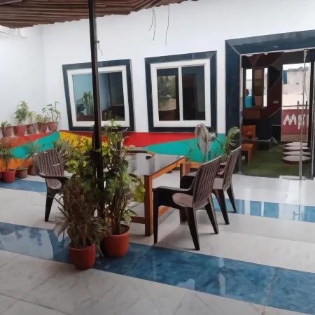 Bedweiser Backpackers Hostel