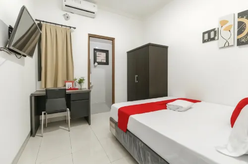 Cozy Residence Muwardi Jakarta - Hostels