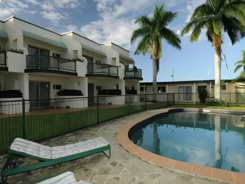 McNevins Maryborough Motel - parking