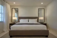 Modern & Spacious Luxury Apartment – Steps to the Beach - 4-نجوم