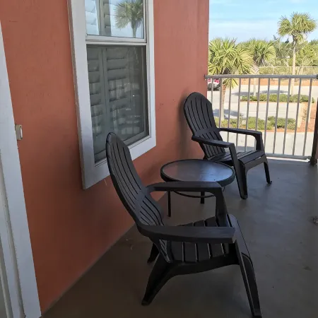 Three Minute Walk to the Beach!