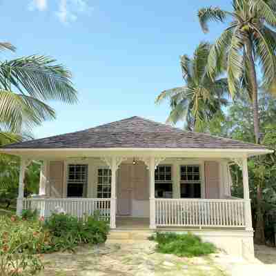 Historic 2BR 2BA Island Cottage on Private Estate Hotel Exterior