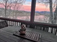 Pet friendly luxury lake view cottage fun themed Charming Beaver, New hot tub - 2 estrellas
