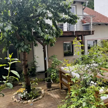 Idyllic vacation home in Jena 5 minutes walk to the center directly on the Saale