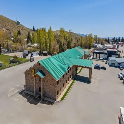 Super 8 by Wyndham Montpelier - 3-Star