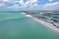 Gulf Front on a Island, 1 Pet, Tennis, Pickleball,Sup,Kayak. Pool is Closed - Wifi