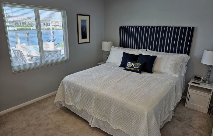 Beautiful Waterfront Home w/Access to Bay, Swim Spa Pool, Hot Tub,  Boat Dock.