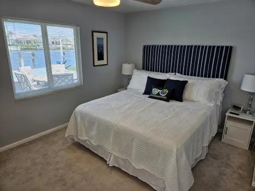 Beautiful Waterfront Home w/Access to Bay, Swim Spa Pool, Hot Tub,  Boat Dock. - Swimmingpools