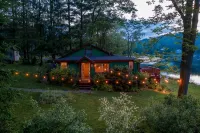 Magical lakeside retreat with hot tub + dog friendly! - 3-Star