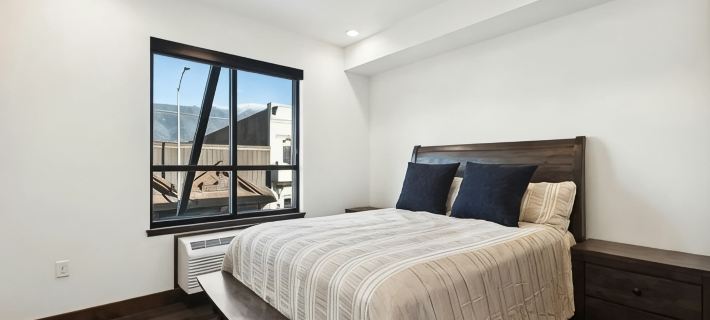 Brand New Nucleus Loft Near Glacier National Park コロンビア・フォールズのホテル
