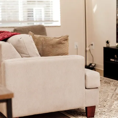 Cozy 1-bedroom Modern Apartment: Central to Raleigh, Durham, Chapel Hill Hotels in Cedar Fork
