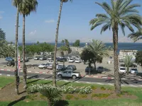 Atara Hotel - parking