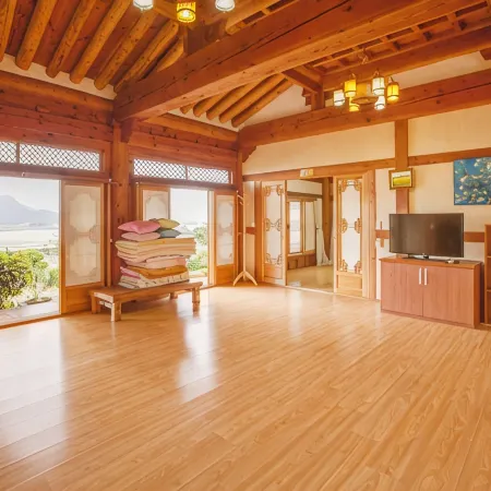 Wando Cheonghaejin Hanok Pension