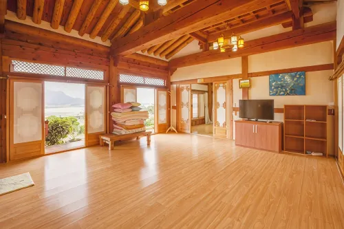 Wando Cheonghaejin Hanok Pension - Homestays