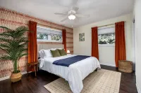 Near UF - Cozy Stay - Kitchen - Washer/Dryer