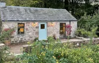 Charming stone Bothy at Loch Lomond - Homestays