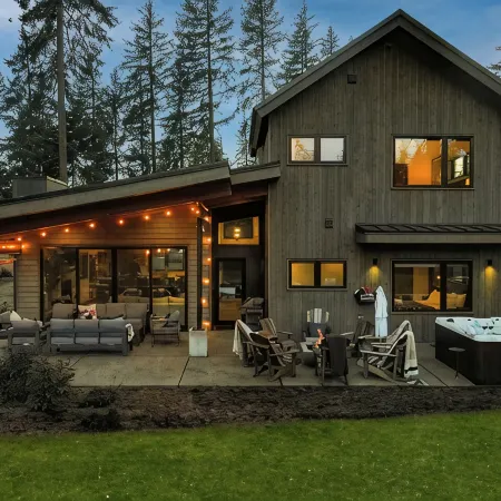 5 King Beds on Golf Course with a VIEW 0.6 mile walk to Winery!