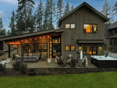 5 King Beds on Golf Course with a VIEW 0.6 mile walk to Winery!