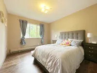 UBC trailhead villa ,beaches in10 minuteswalk,local boutique restaurant 5minutes - فلل