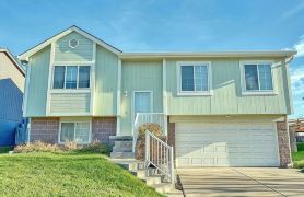 Fresh West Omaha Home For Your Entire Group