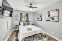 Cozy Modern Home - Sleeps 8 - Wake Forest + Hospital - con encanto