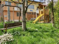 Pamir Guest House - parking