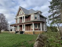 Waterfront 6 bedroom (8 beds) , 51/2 bath house in Summerside, Pei.