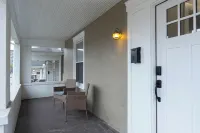Big 3-Story Home, Walk to Campus.