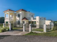 Minutes from beaches  private pool Solar panels Ocean & Mountain Views Hotels in Calvache