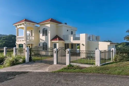 Minutes from beaches  private pool Solar panels Ocean & Mountain Views - Wifi