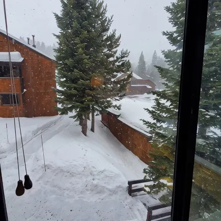 Minutes from Downtown Truckee! Biking, hiking, shopping, restaurants...