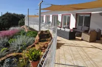 Villa 5 ch, 6 s. b., air conditioning, heated swimming pool, garden, fitness, bird watching.
