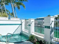 Hawks Cay Island Retreat - Duck Key - Pool & Patio - Villas