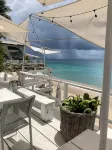 Elegant Poolside Apartment, Large Covered Terrace- Walk to Beach, West Coast - Apartments