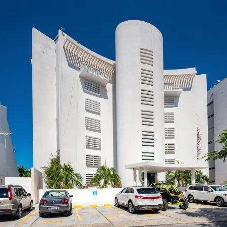 Stunning 7th floor condo, Excellent Snorkeling, Fantastic Oceanfront terrace!
