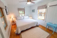 Classic Pawleys. Just Renovated. Long, breezy porches. Steps to beach and creek. - ブティック