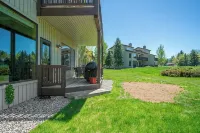 Amazing Mountain Views, Walk to Ski Shuttle! in the Heart of Big Sky Golf - Parvekkeita
