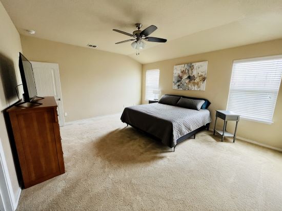 San Antonio home near BMT, Riverwalk, Alamo, and Sea World
