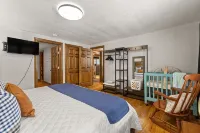 Pet & Family Friendly • Near Lake • HotTub • FirePit • Game Room • Close to town - 4-Star