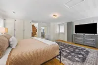 Tower House Inn: Charming 3BD/2.5BA BNB w/Private Parking & Walk to Downtown - 4 tähden