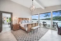 Escape to a Luxury Lakehouse Retreat- Chefs Indoor Outdoor Kitchen Hot Tub Steam - 5-Star