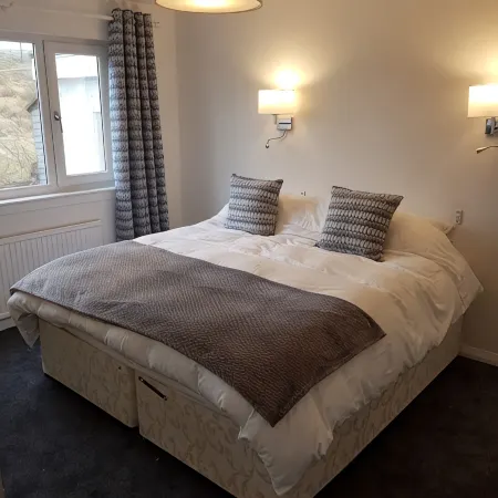 Beautiful 10 person modern bungalow in Bruichladdich with stunning views