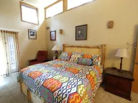 Happy Trails:  Modern Cabin in the Woods, One Level Home, Easy Access - 2 stjerner