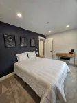 5 bed 2.5 bath w/ detached game room. Open concept, spacious for large groups. - 3-Star