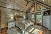 Sunrock Mountain Dream II ~ Luxury Cabin Hot Tub, Pool Table, Fire Pit & Sw. Bed - 4 tähden