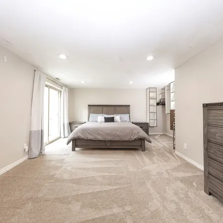 Ski & Hiking l Summer Pool l King Beds l Large Apartment l Mountain Views
