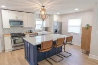 Modern Grandville Abode - Boutique